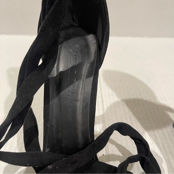 Women’s Wild Diva Black Faux Suede Strappy Stilleto Heels Size 8.5 US! - Picture 3 of 9